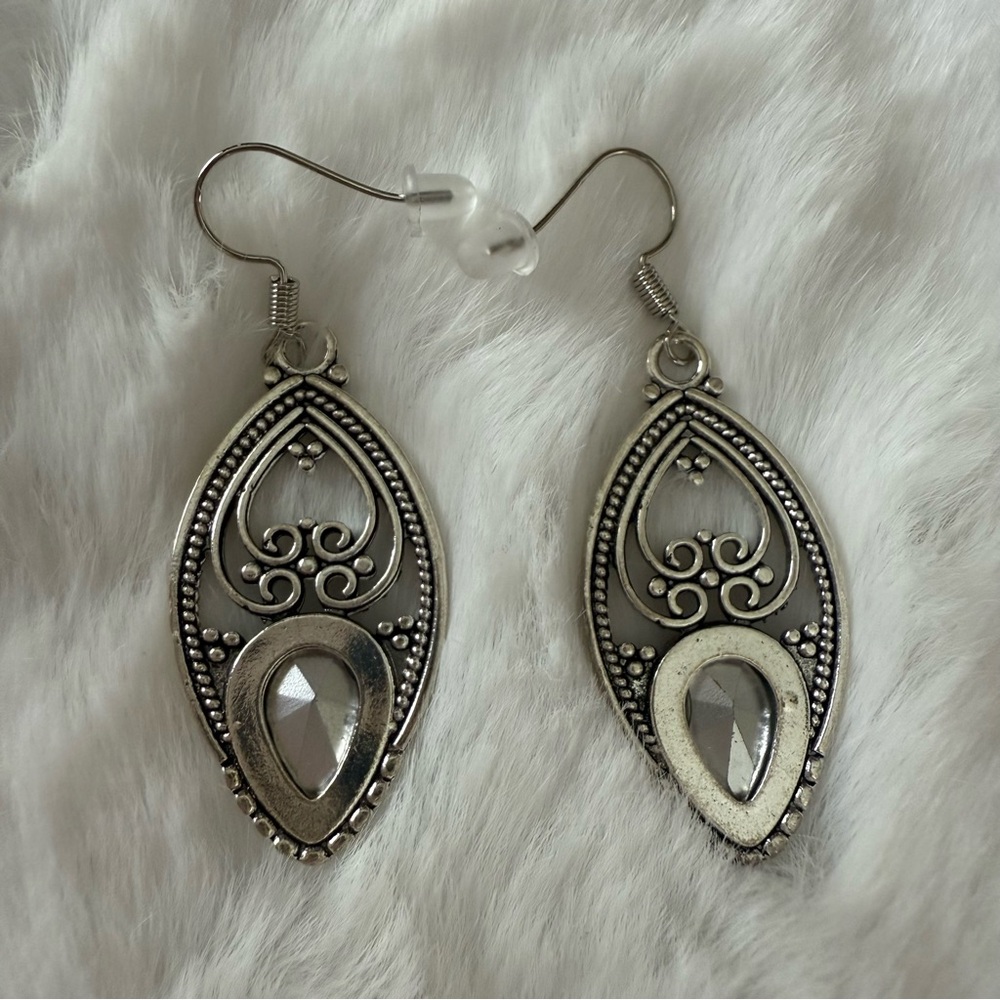Silver Purple Teardrop Earrings NIP Dangle Statement Jewelry Gift - Picture 3 of 3